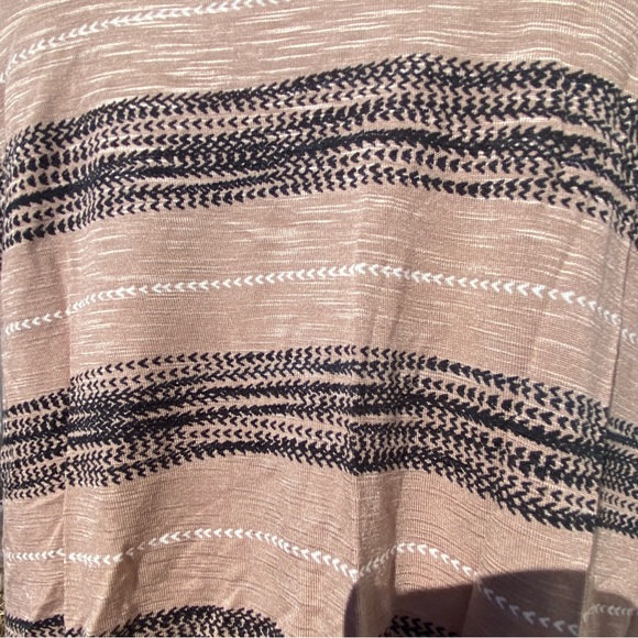 Loose fitting v neck - Picture 2 of 3